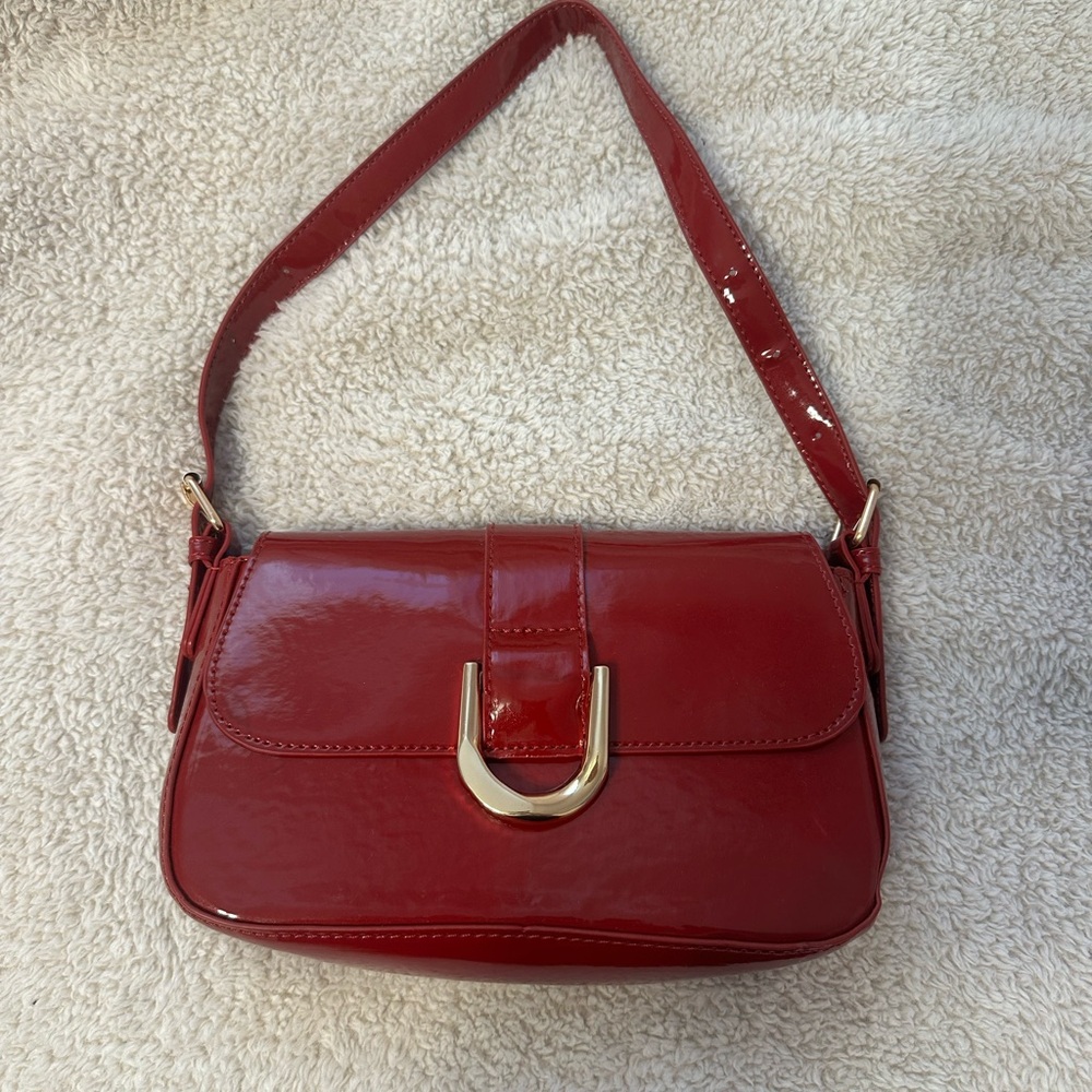 Elegant Red Patent Leather Shoulder Bag
